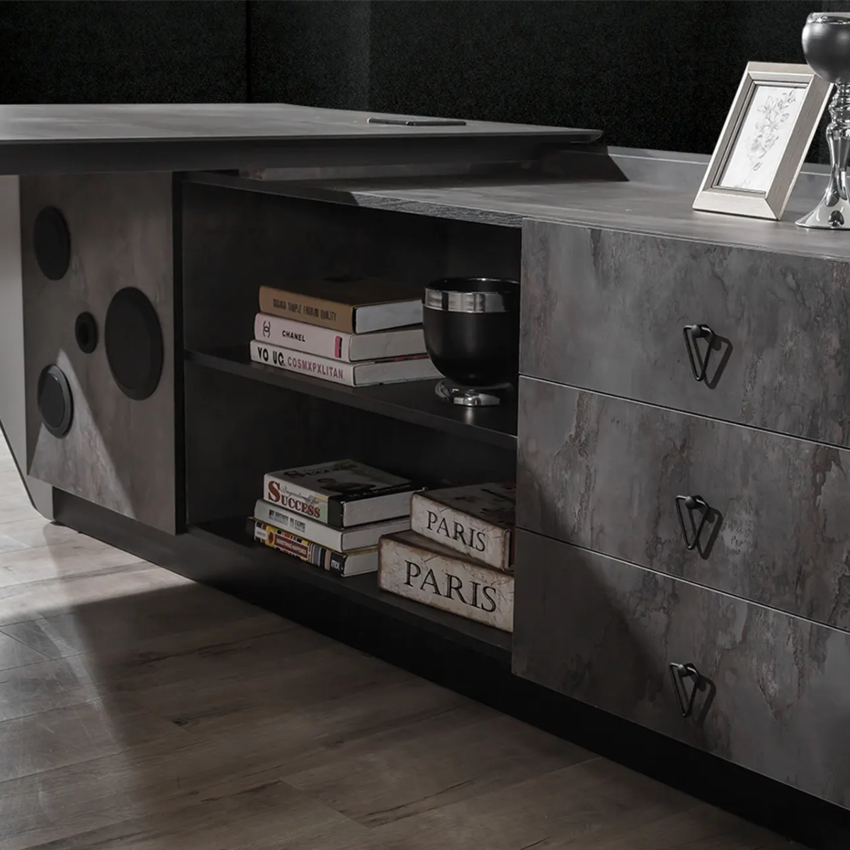 Birou managerial, Alfa Iron