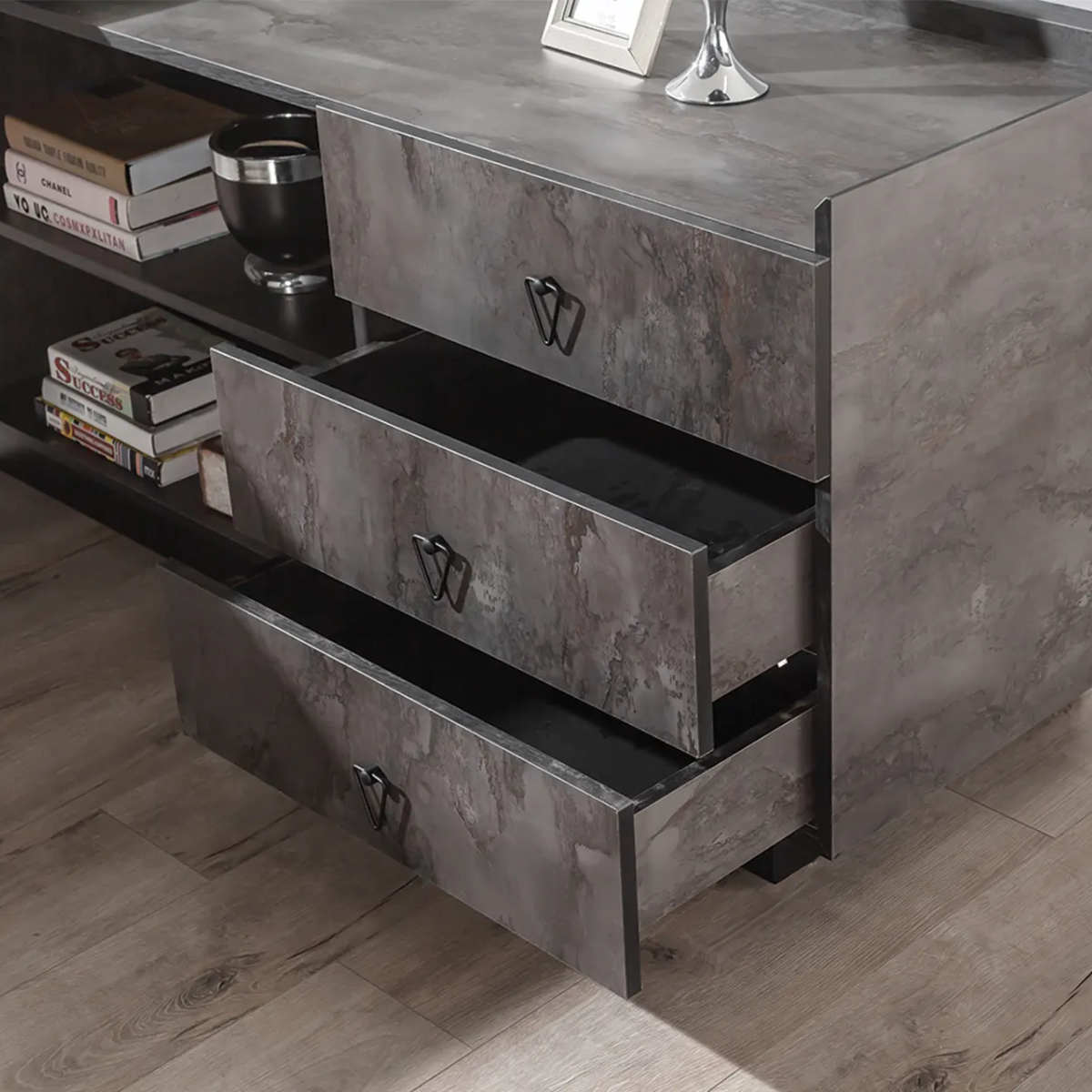 Birou managerial, Alfa Iron