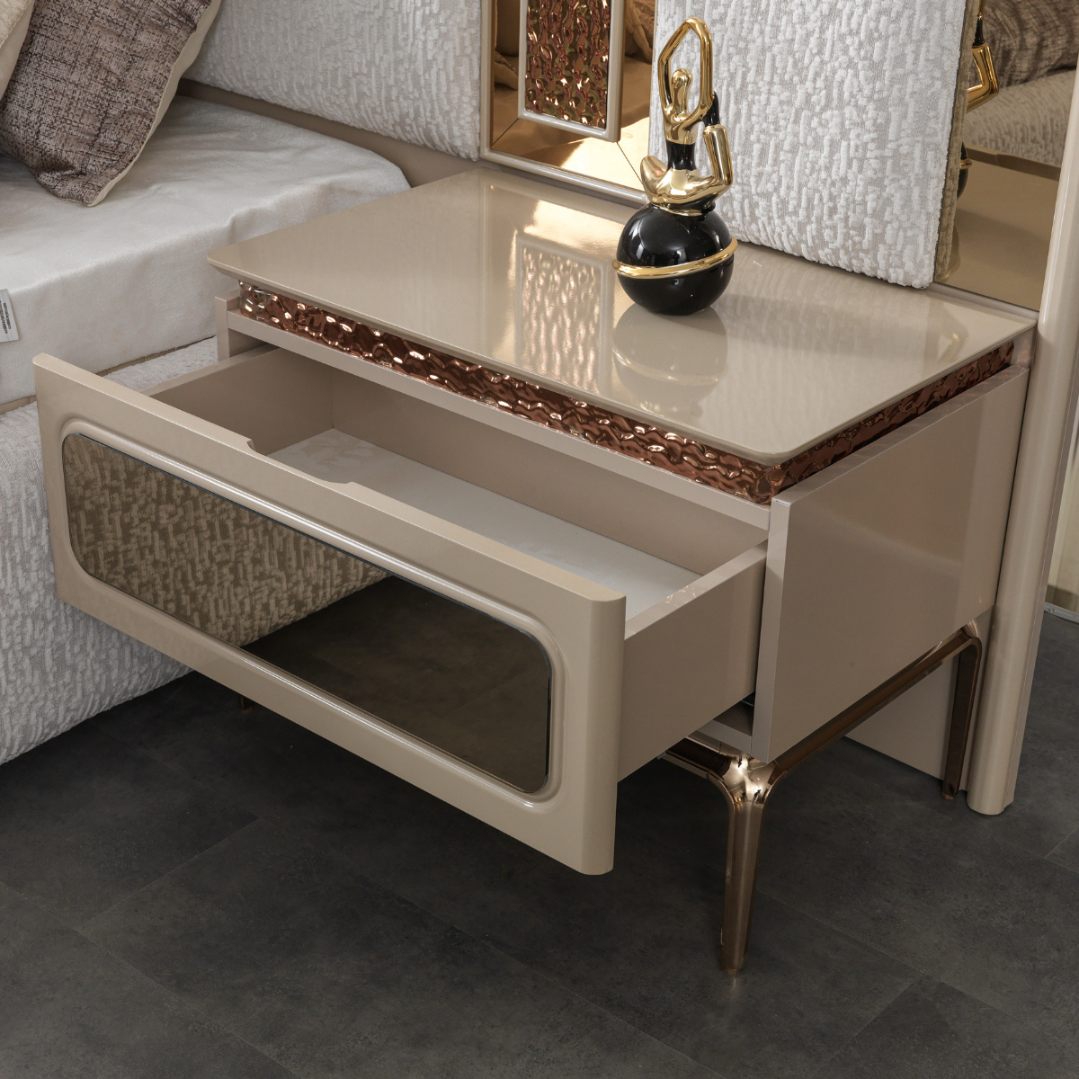 Dormitor de lux, Atlas